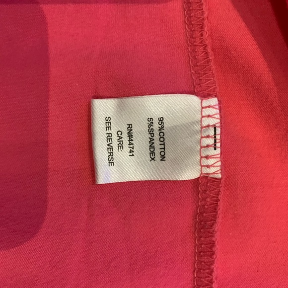 Set of two v-neck shirt cap sleeve tee shirts - Picture 5 of 5